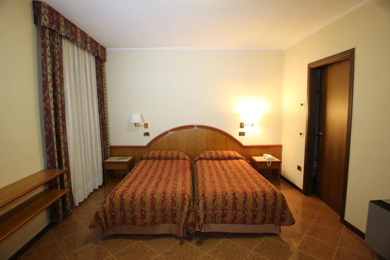 Hotel Paris Castel Goffredo Dış mekan fotoğraf