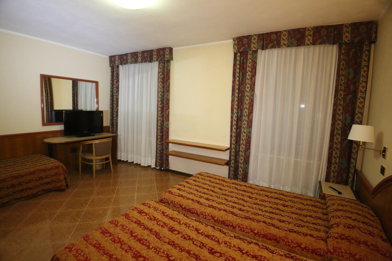 Hotel Paris Castel Goffredo Dış mekan fotoğraf