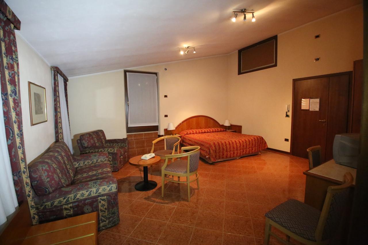 Hotel Paris Castel Goffredo Dış mekan fotoğraf