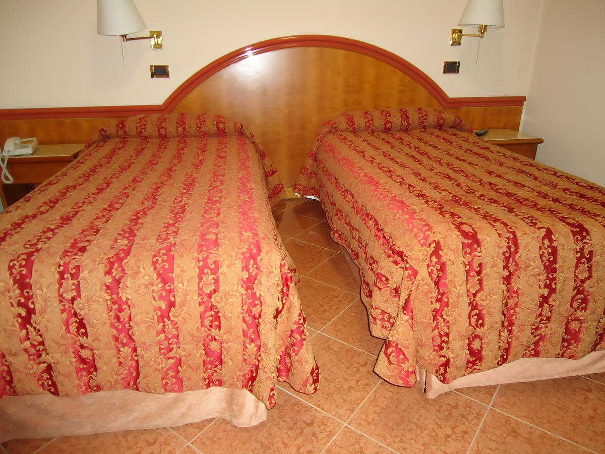 Hotel Paris Castel Goffredo Dış mekan fotoğraf